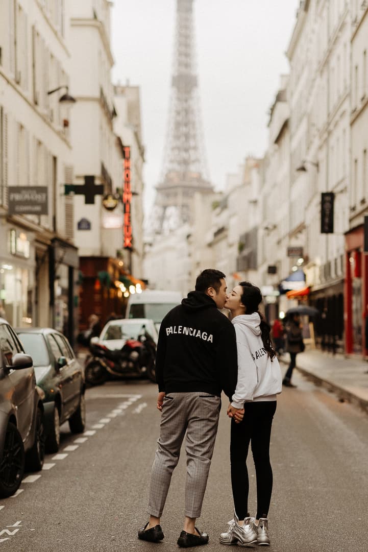 paris pre-wedding photographer eiffel tower