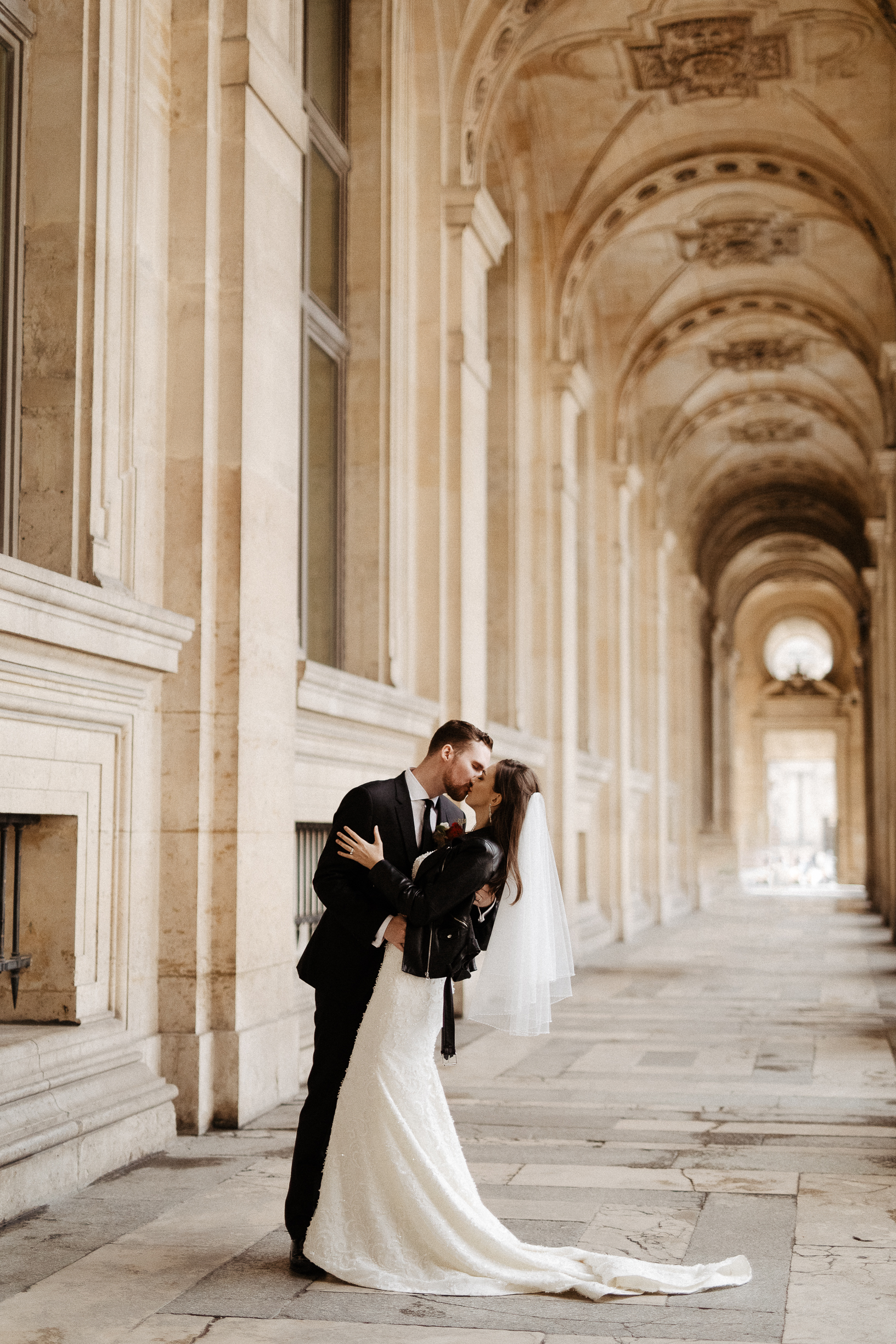 paris wedding photographer louvre rock