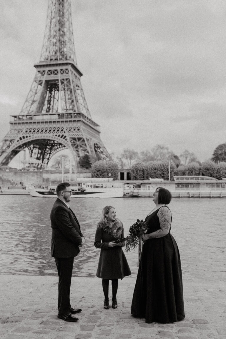 Paris elopement photographer eiffel tower