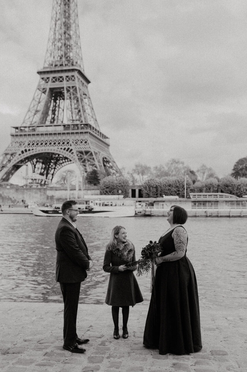 Paris elopement photographer eiffel tower