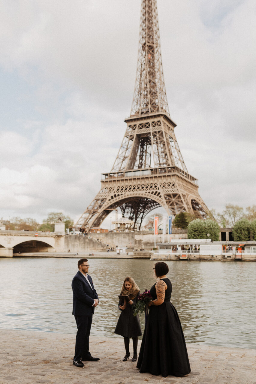paris officiant eiffel tower