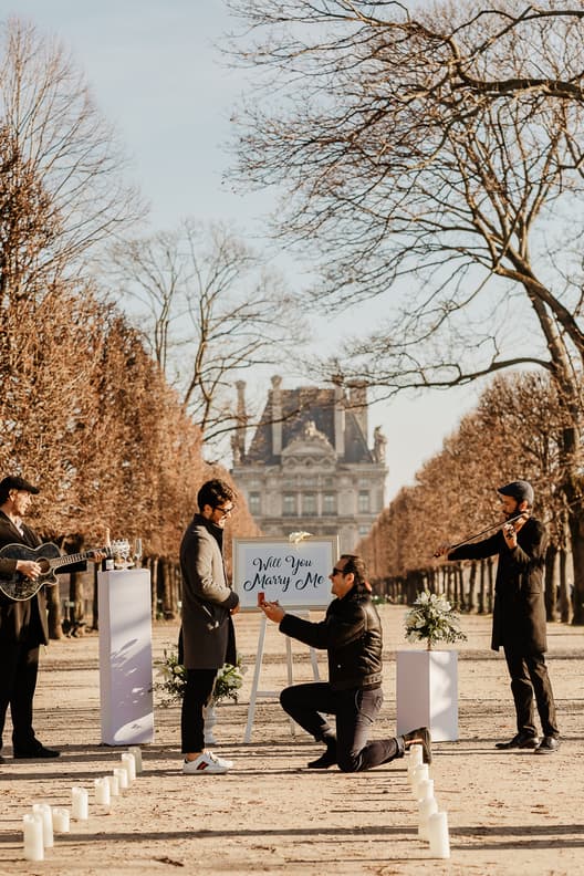 Paris surprise proposal photographer