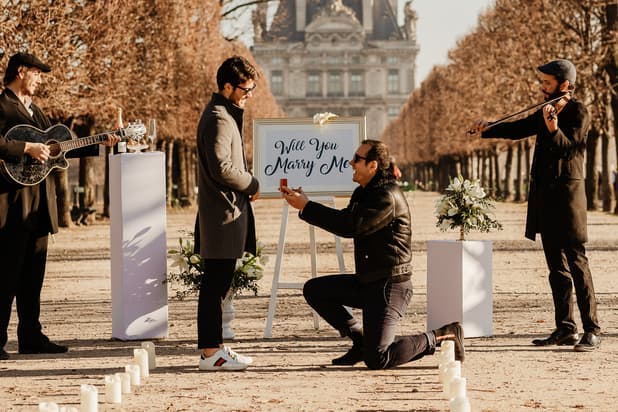 Paris surprise proposal photographer