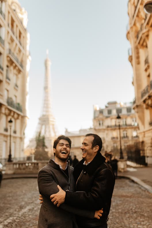 gay couple photographer paris eiffel tower