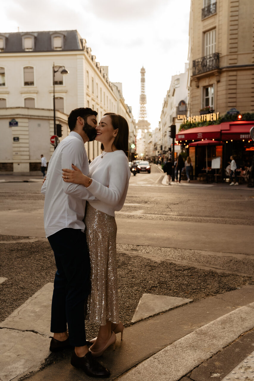 photographe paris couple eiffel tower