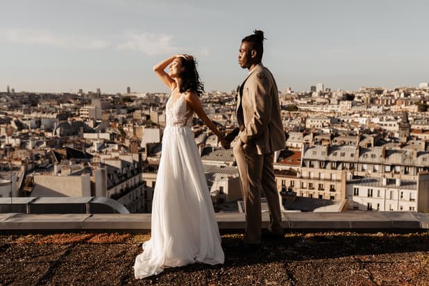 paris photographer on rooftop toits de paris