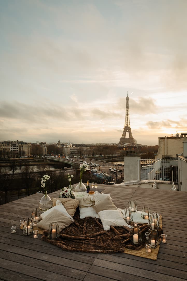 Elopement decoration eiffel tower