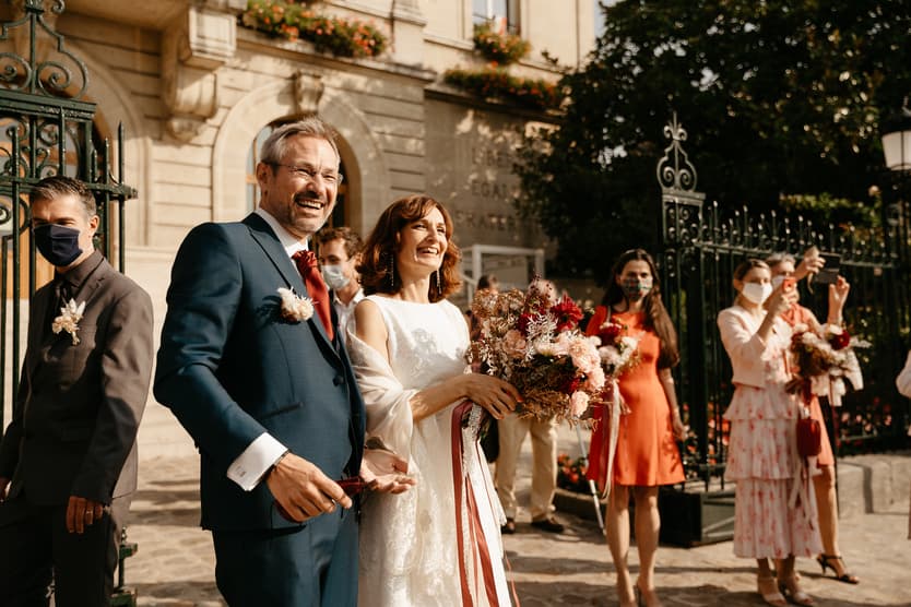 Sortie de mariage civil à Nogent sur Marne nouveaux mariés