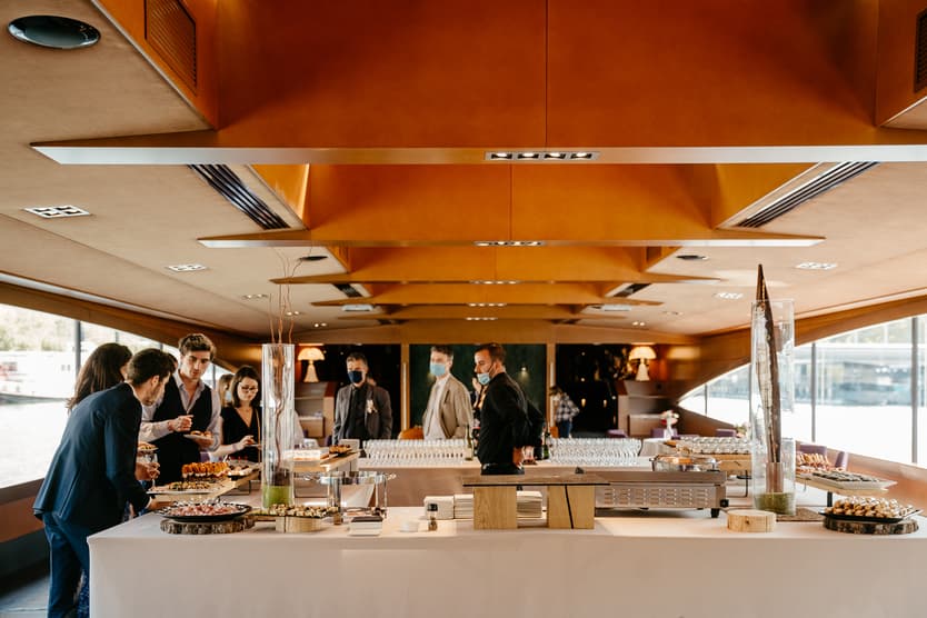 mariage eiffel interieur bateaux parisiens Croisière sur la Seine paris