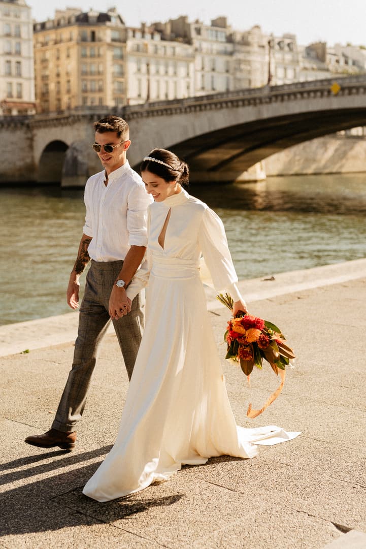 couple walking by the seine paris wedding