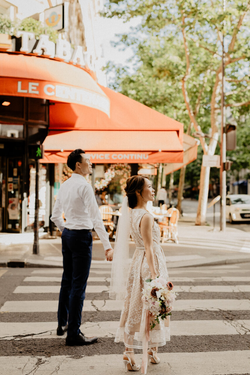 paris pre-wedding photos on the street