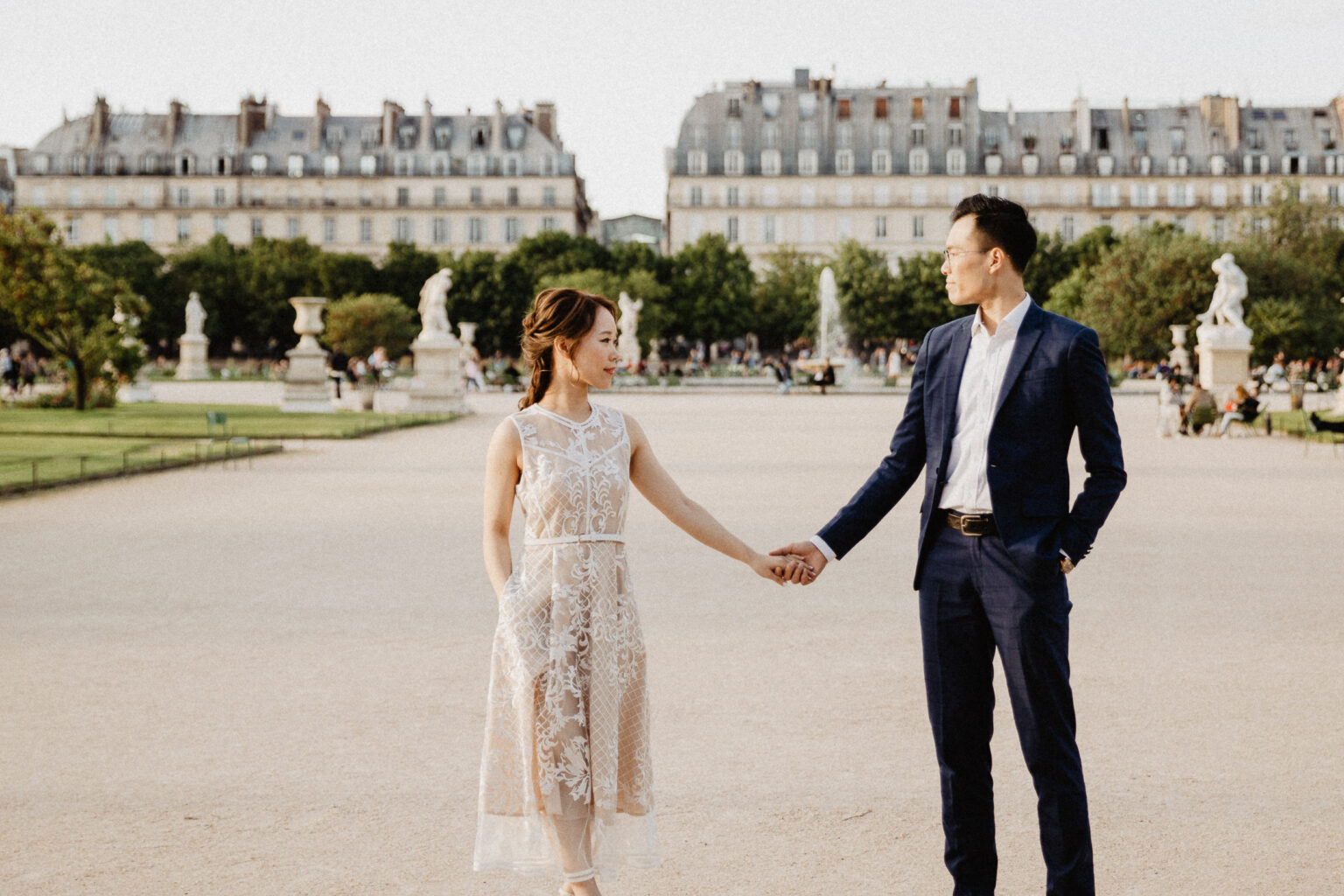 Engagement photos in Jardin des Tuilleries