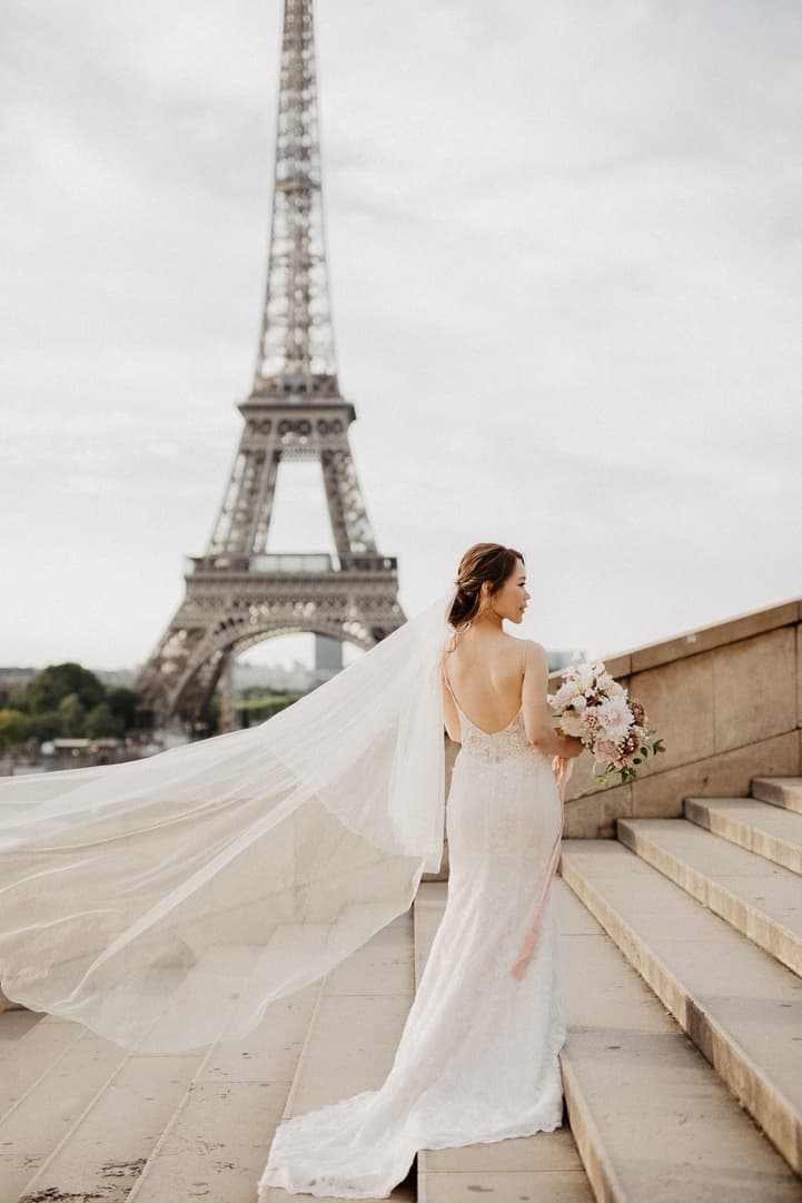 Asian bride for Paris wedding with Eiffel tower in Trocadero