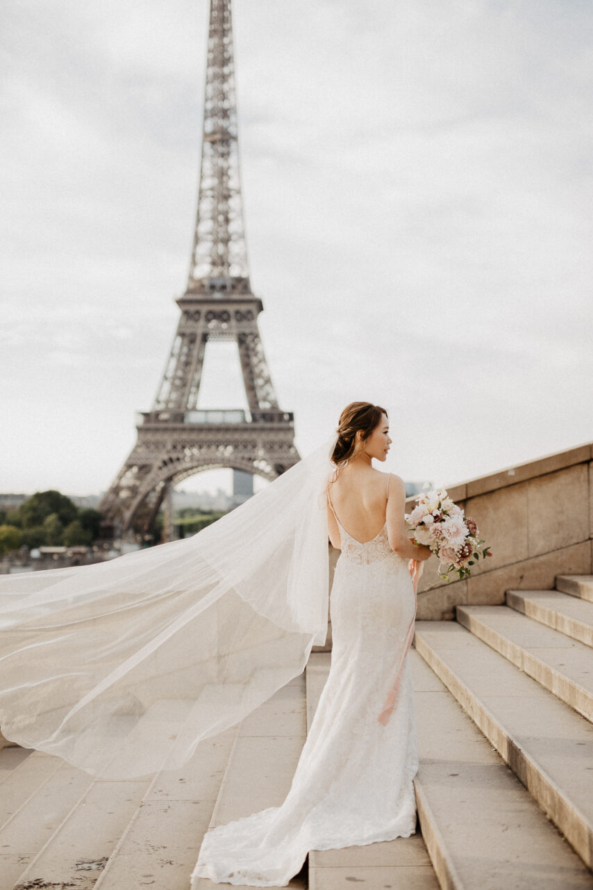 Asian bride for Paris wedding with Eiffel tower in Trocadero