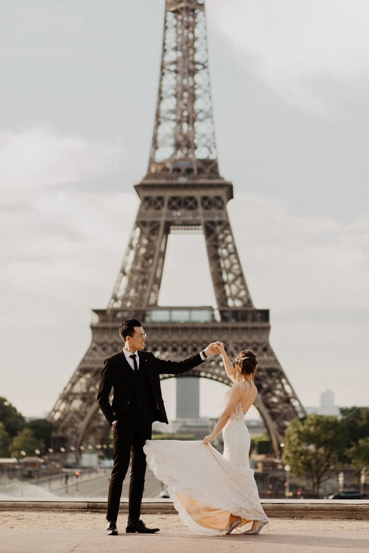 Couple dancing in front of Eiffel tower in Paris