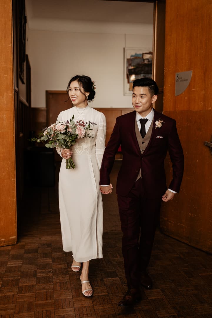 mariage civil paris couple avec fleur nouveau mariage