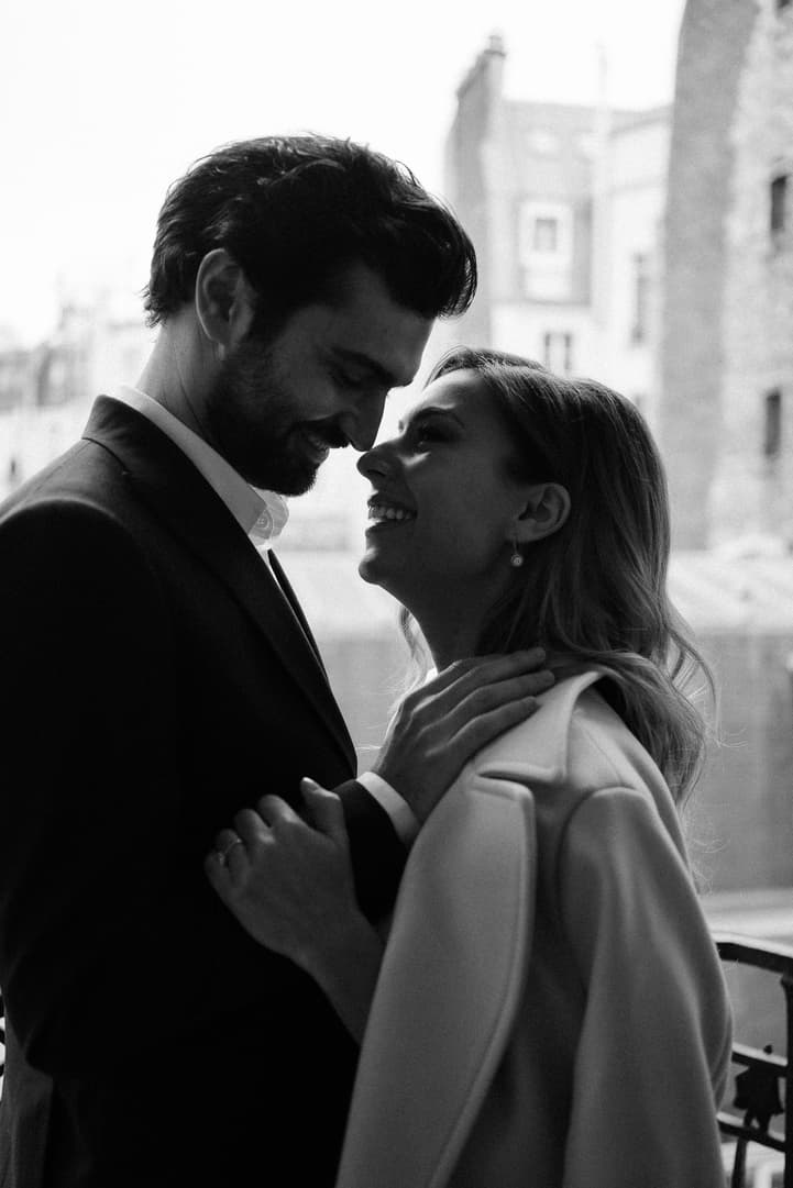 mariage civil paris couple avec fleur nouveau mariage