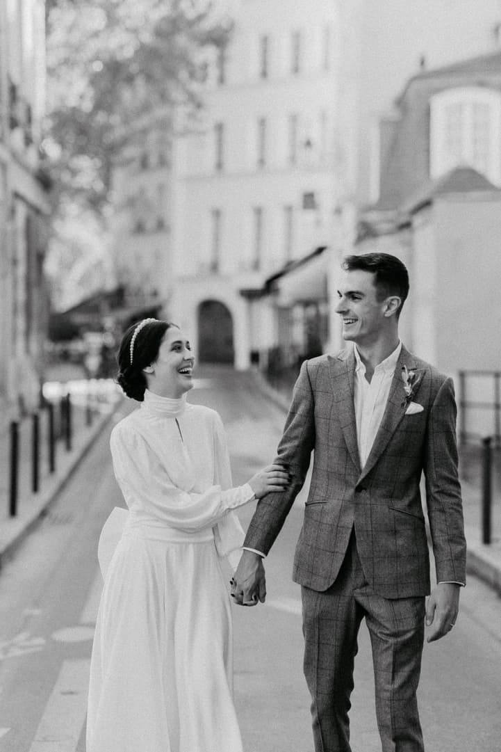 Bride and groom in black and white on Paris street