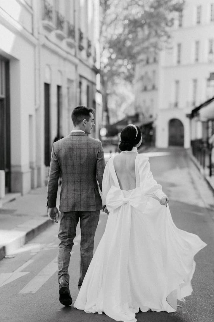 Bride and groom in black and white on Paris street
