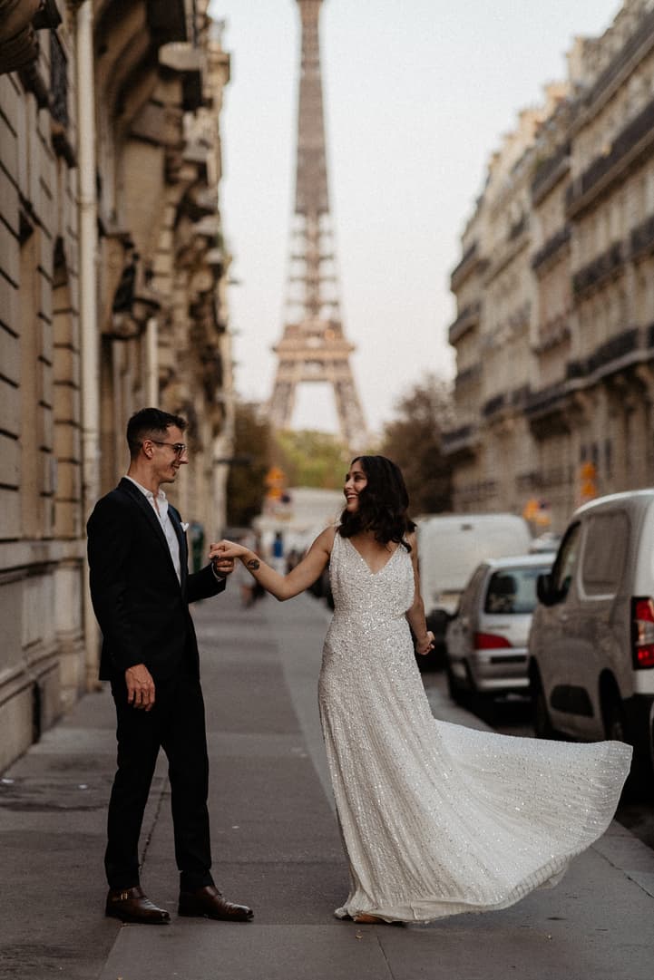 Couple dancing by Eiffel tower