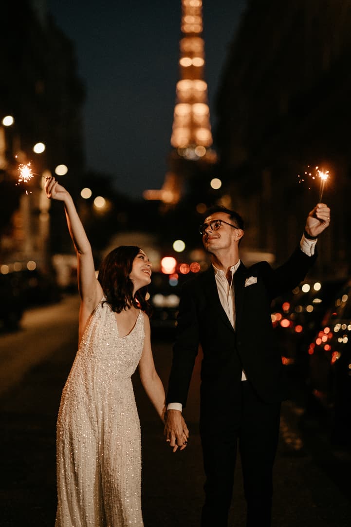 Wedding photo by night with Eiffel tower
