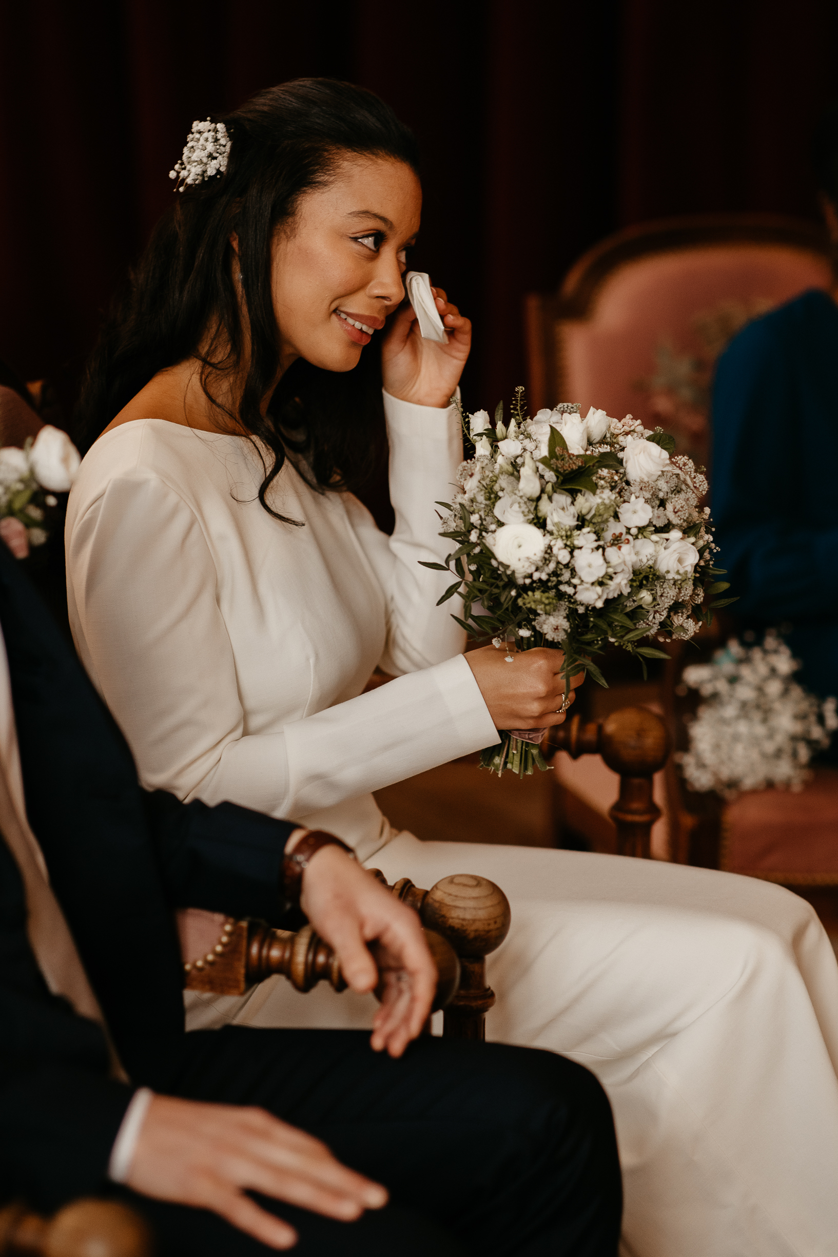mariage civil paris mairie montrouge couple nouveau mariage fleur pleurir
