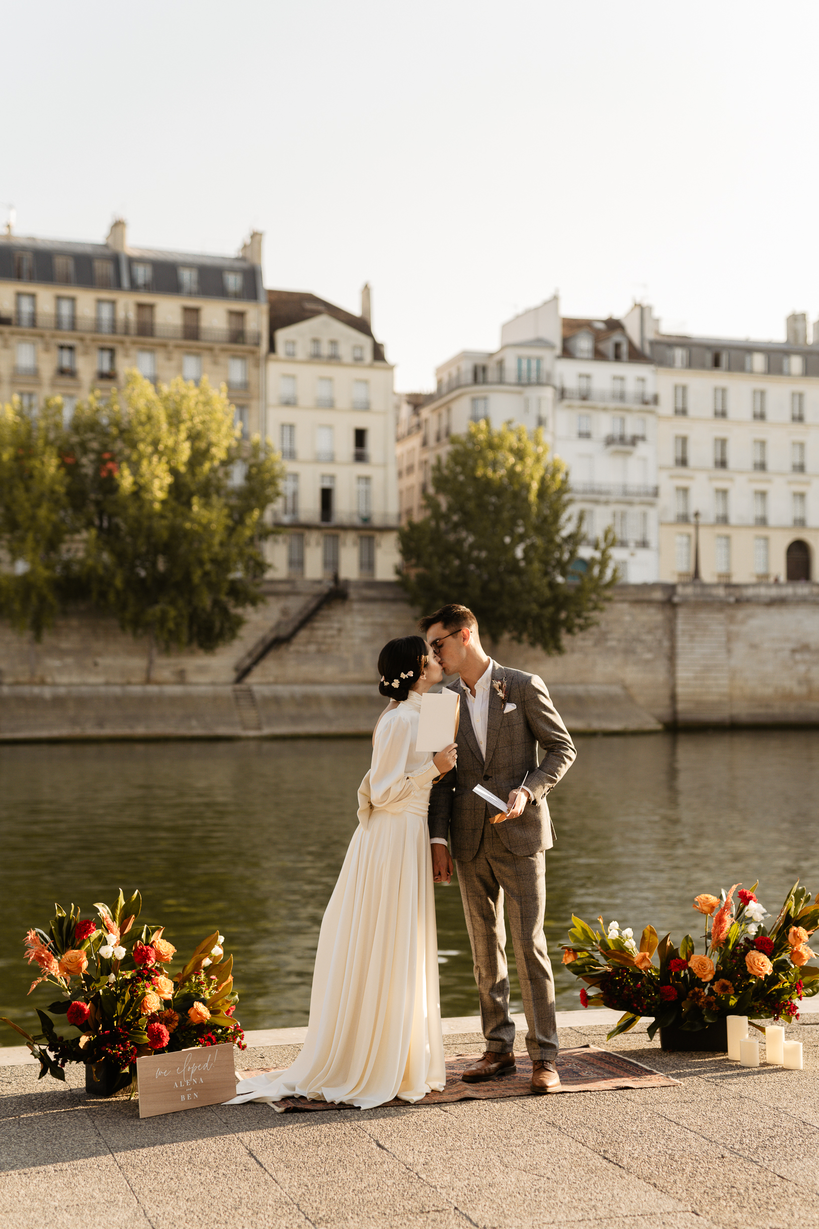 Paris Wedding & Elopement photographer couple photoshoot by the seine with flower bouquet