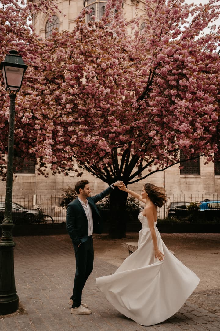 Couple elopement wedding at square Gabriel Pierne
