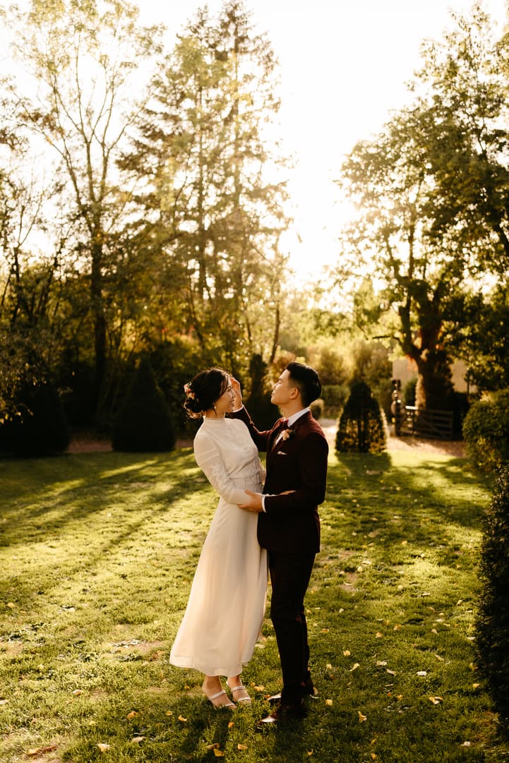 couple wedding photoshoot a la Dime de Giverny