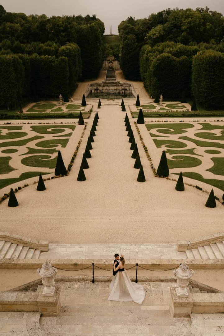 couple luxury elopement wedding photoshoot at chateau de Villette