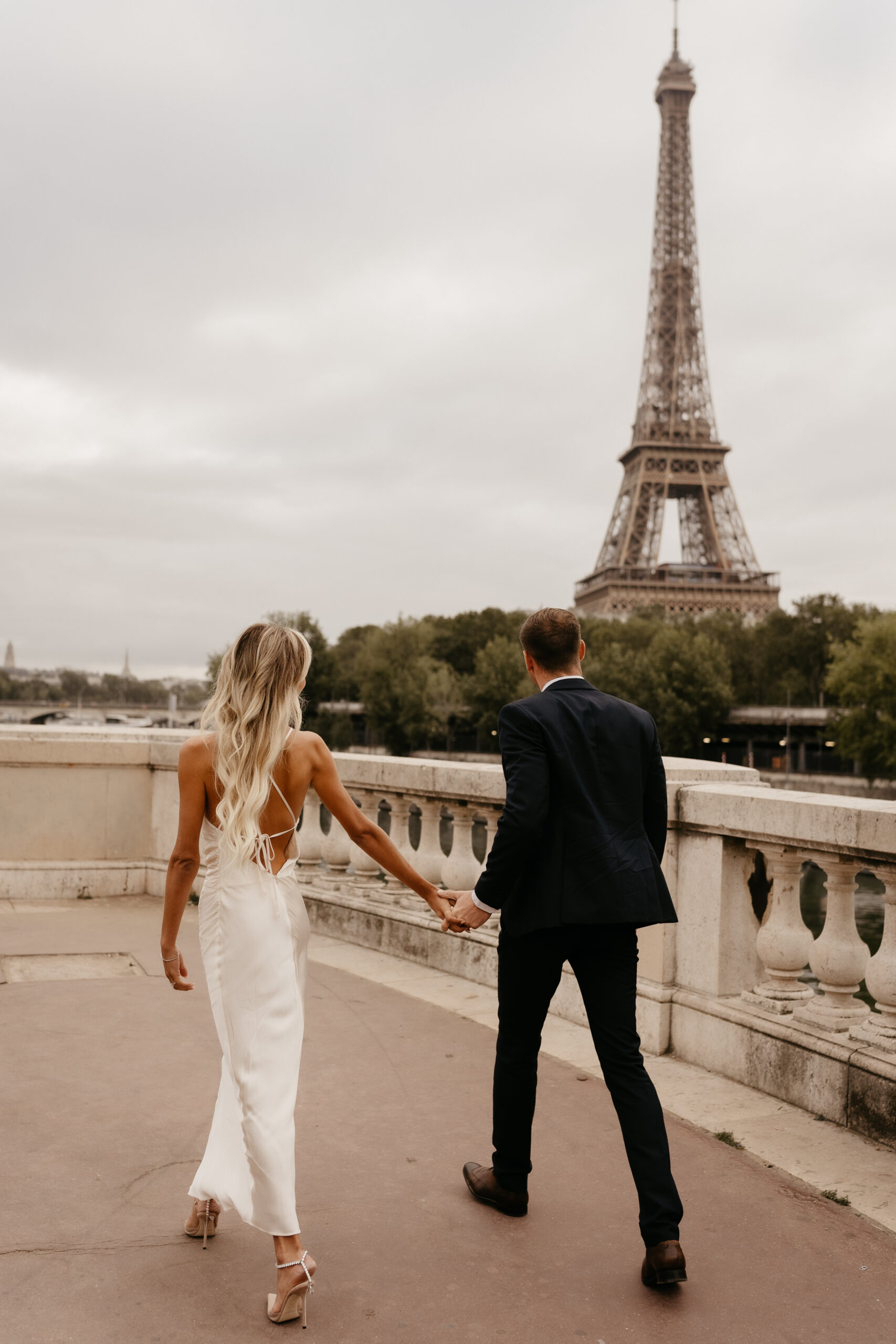 paris engagement couple
