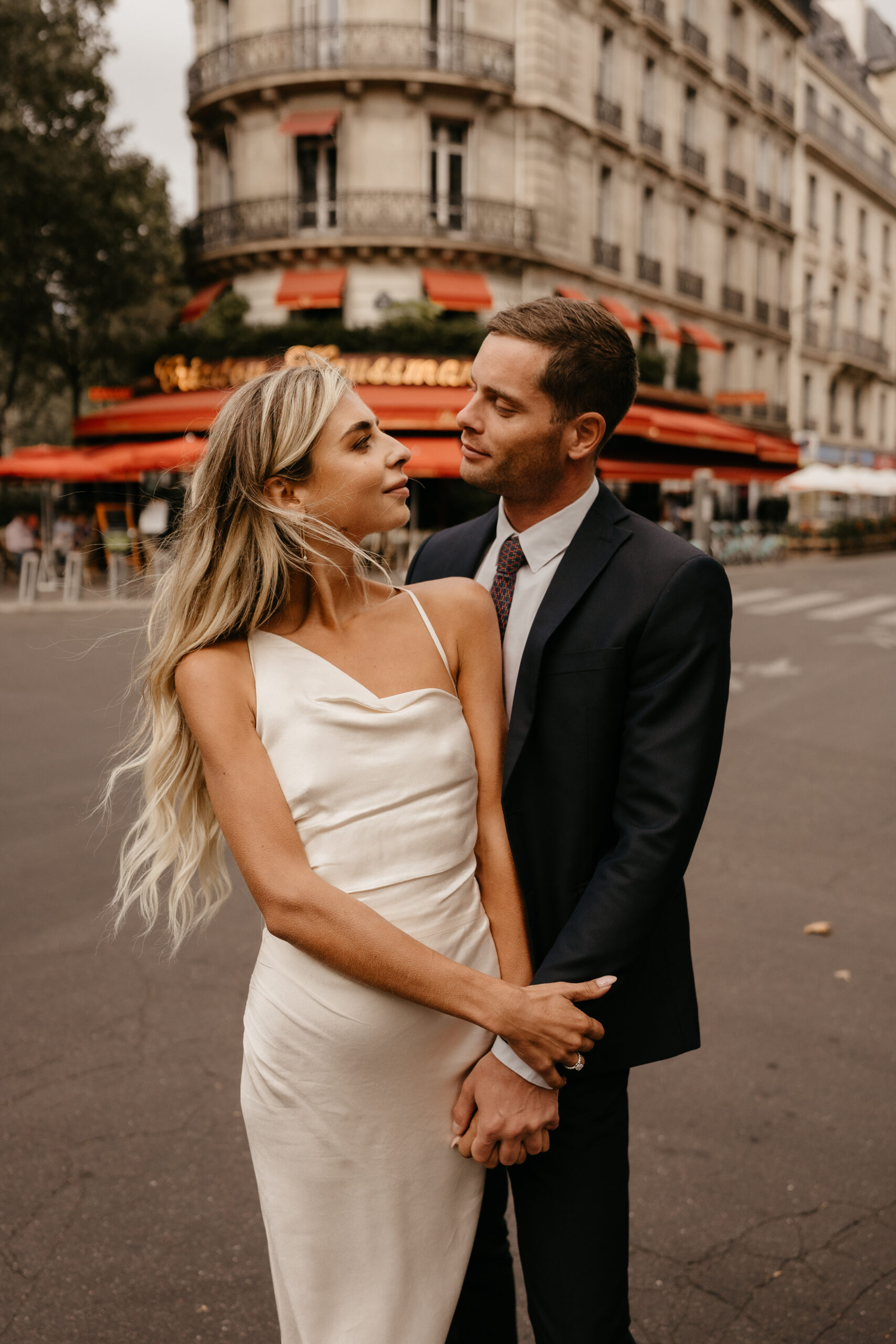 Couple engagement photoshoot in Paris