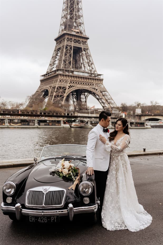 Floral details with vintage car couples shoot idea in Paris with Eiffel Tower view