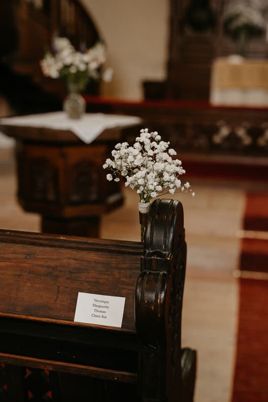 Minimalist wedding ceremony decoration with white flowers