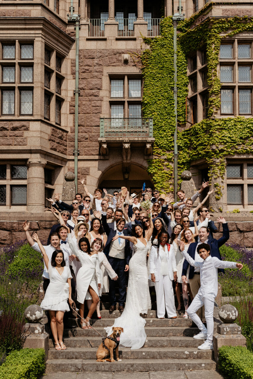 Fun wedding pictures with family members