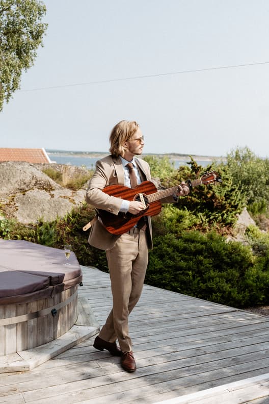Instrumental music for cocktail pre-reception dinner