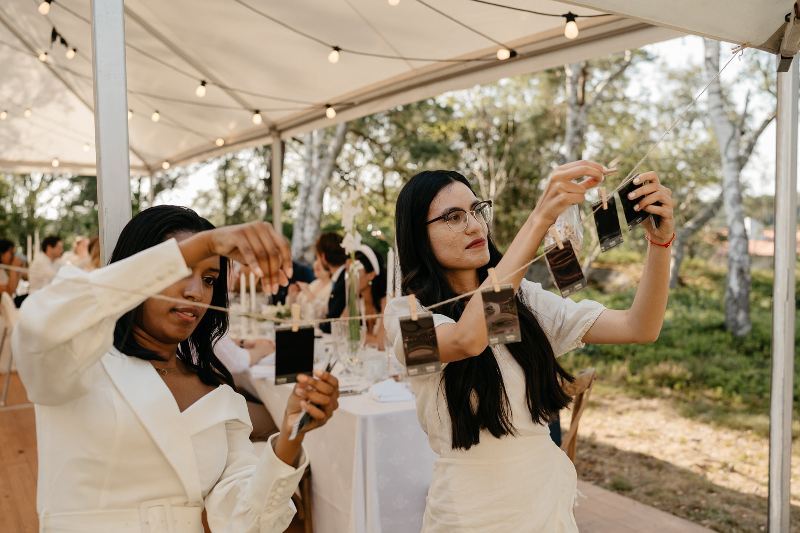 Cute wedding ideas with polaroid souvenirs of dinner reception