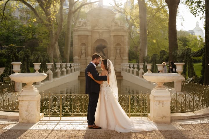 Romantic couple photoshoot elopement Luxembourg garden
