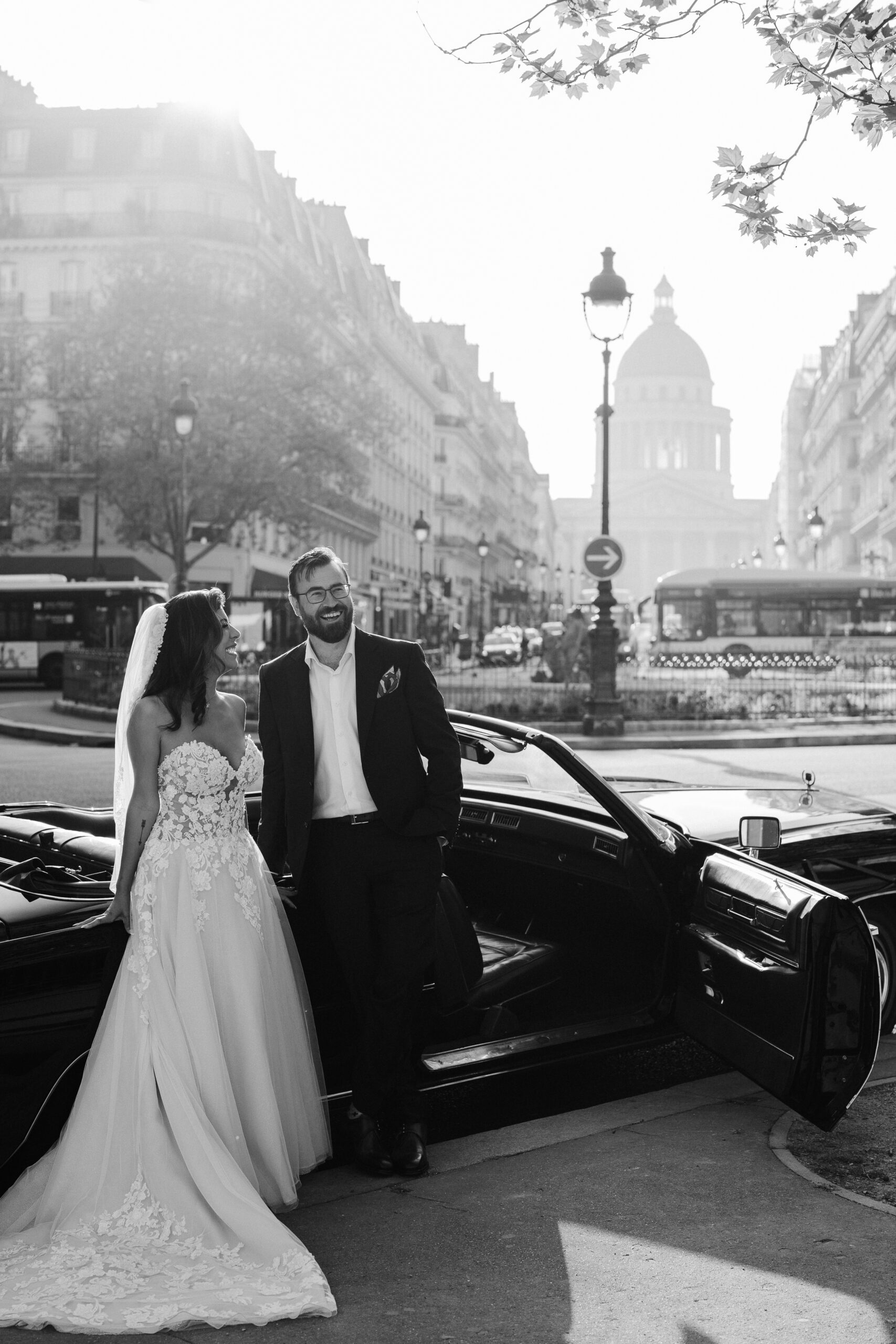 Elopement in Luxembourg Garden & adventure on Paris rooftop
