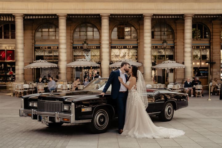 Vintage car couple portrait photoshoot Paris elopement