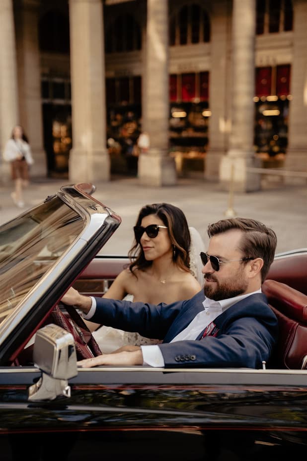 Vintage car couple portrait photoshoot Paris