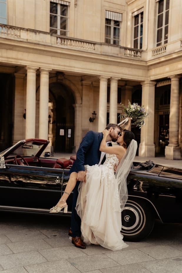 Vintage car couple portrait photoshoot Paris elopement