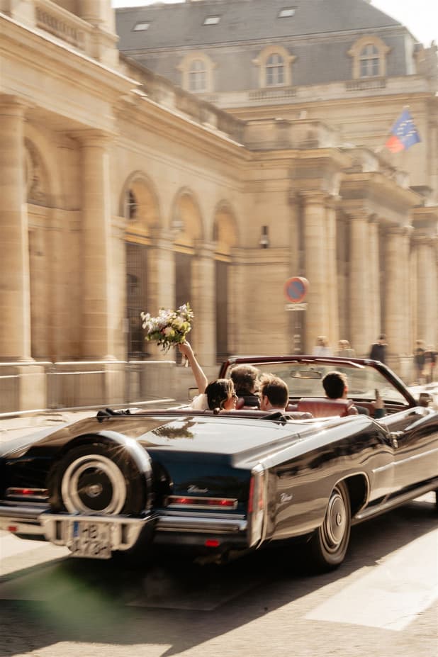 Vintage car couple portrait photoshoot Paris