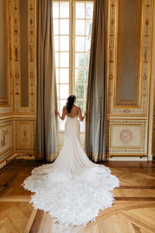 Bride preparation Shangri-La Hotel Paris luxury wedding
