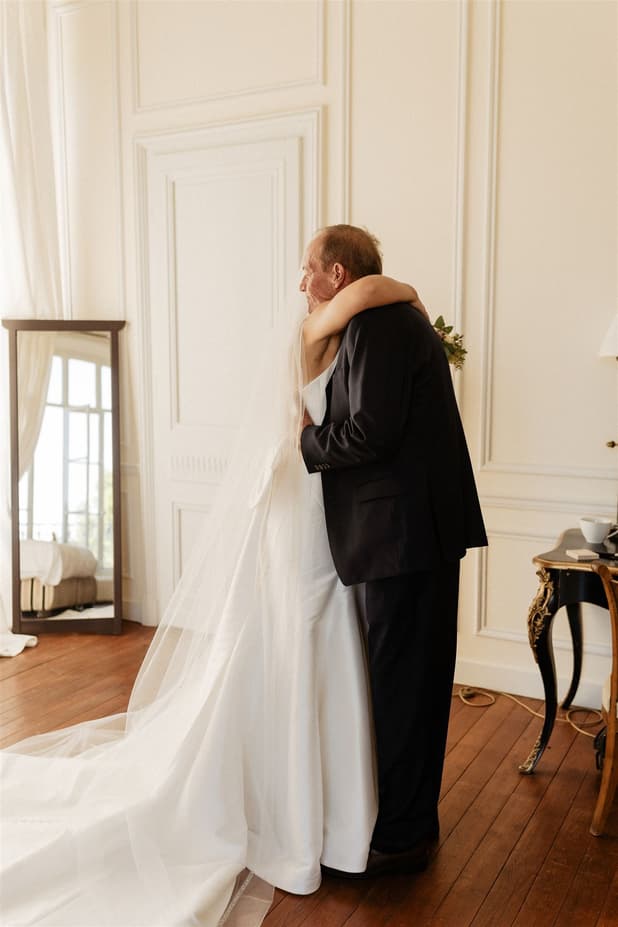 bride first look with father