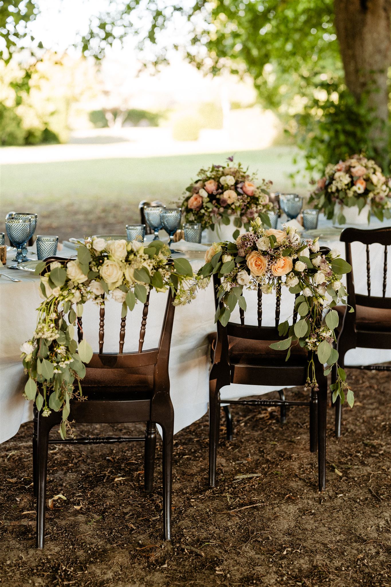 Outdoors dinner reception of Chateau wedding