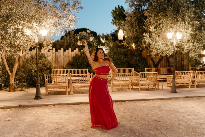 Wedding reception Saint Tropez bouquet toss