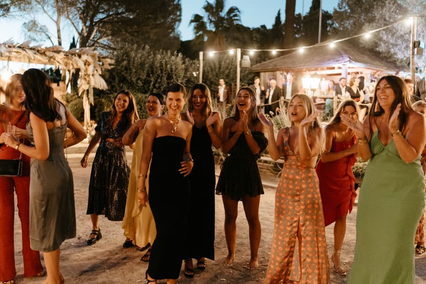 Wedding reception Saint Tropez bouquet toss