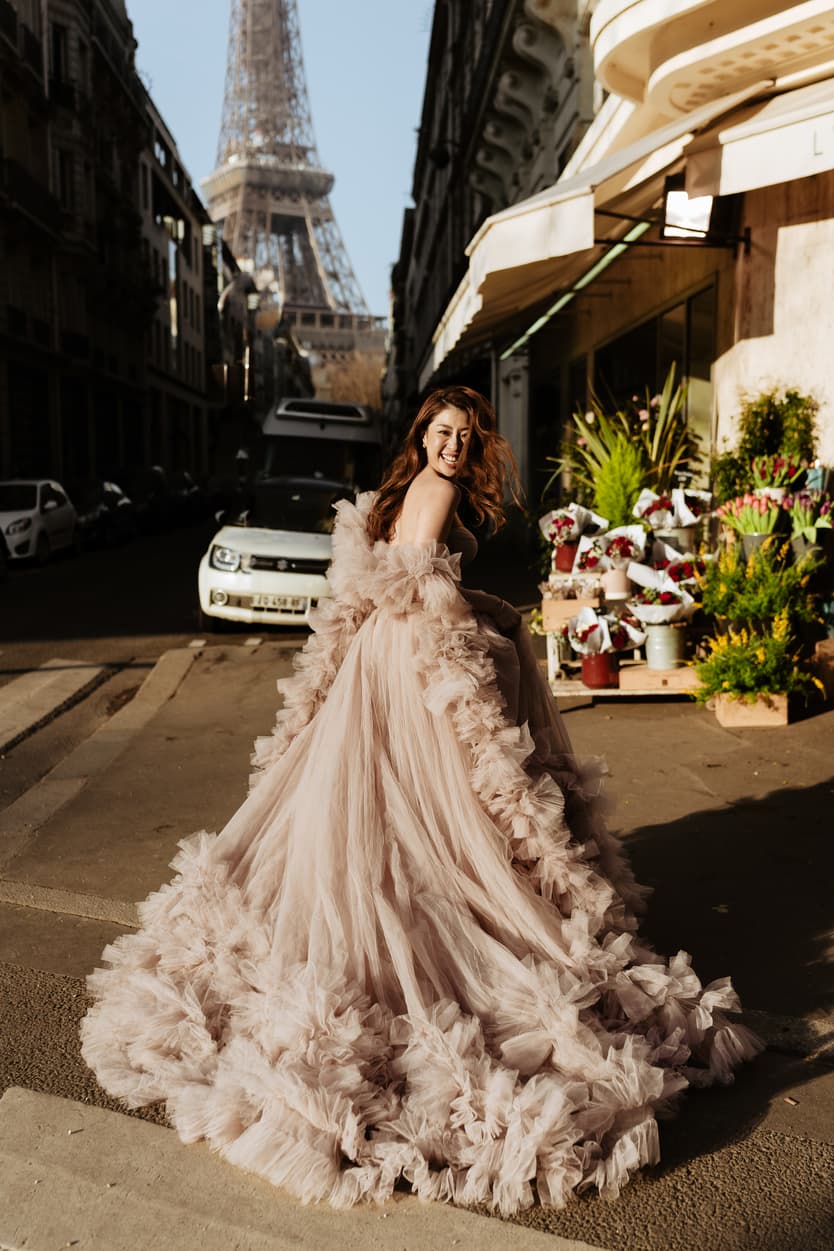 Couples wedding anniversary Photoshoot Paris streets eiffel tower view