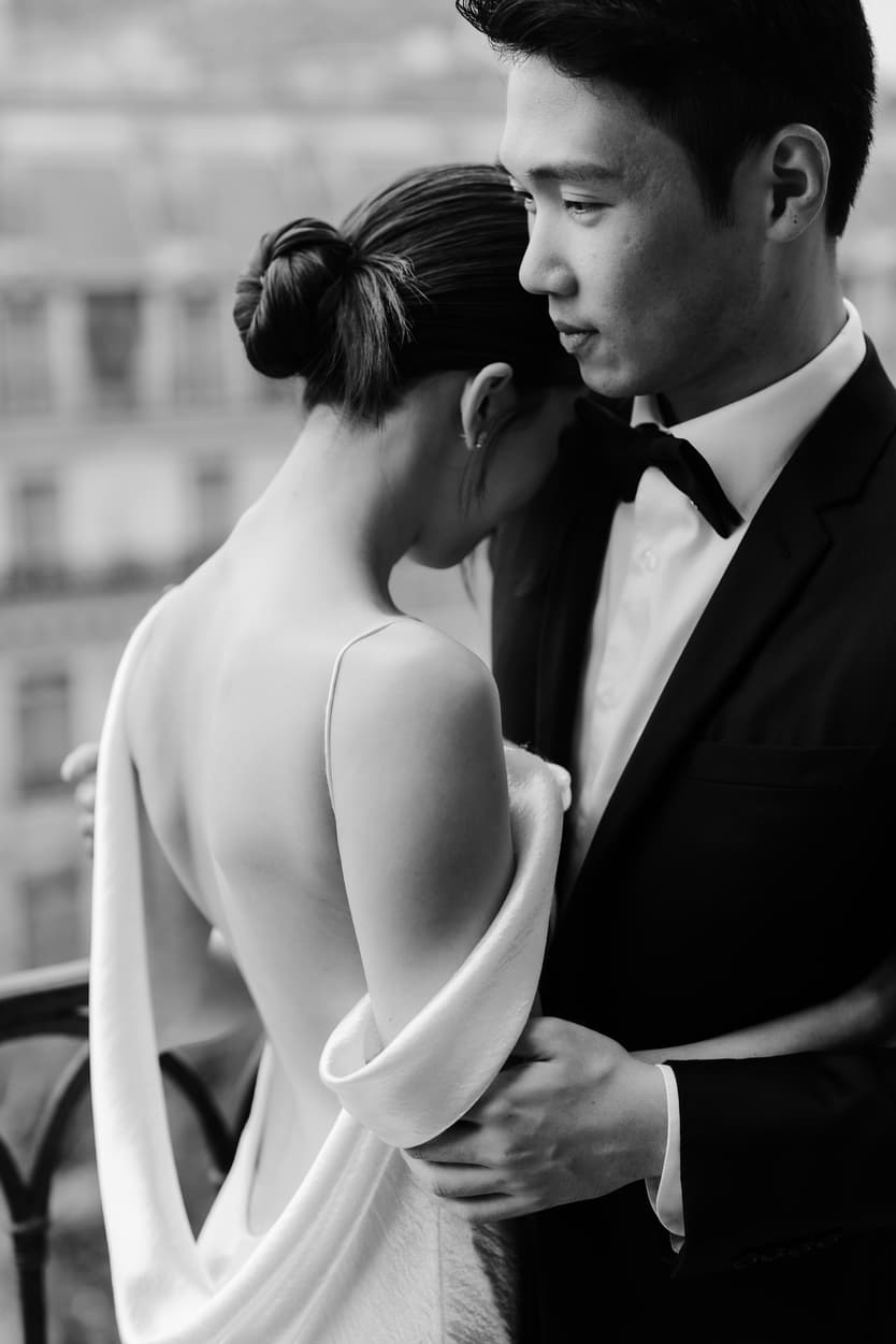 Couples Sunset Pre-wedding Photoshoot in Parisian Balcony 